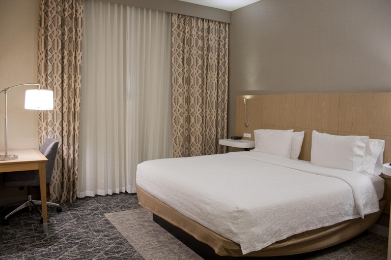 Bedroom 3, Hampton Inn & Suites Denver-Speer Boulevard, Denver