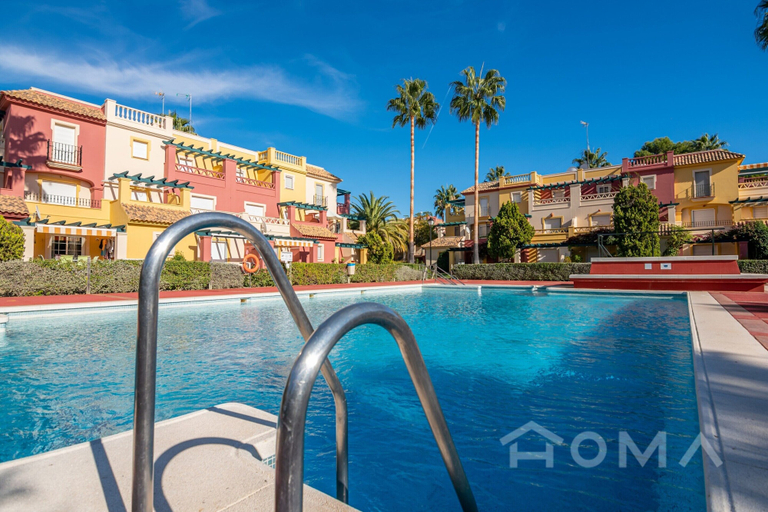 Pool 4, Family Poolside Apartment, Huelva