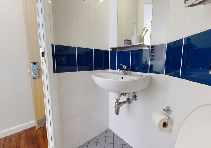 Bathroom, Tufnell House, London