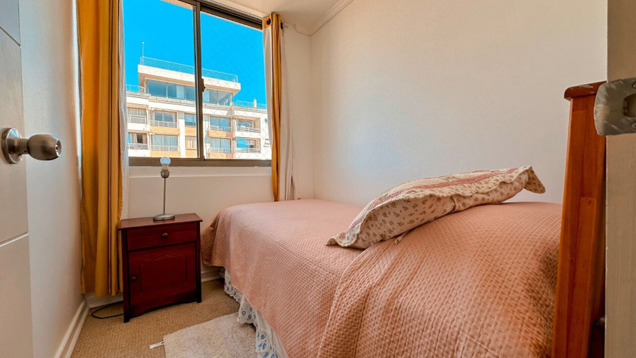 Room 2, Ocean Front House 84, Valparaíso
