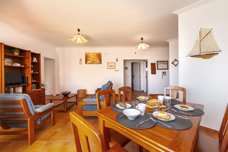 Room 4, C04 - Bay Ahoy 3 Bed Apartment in Lagos, Lagos