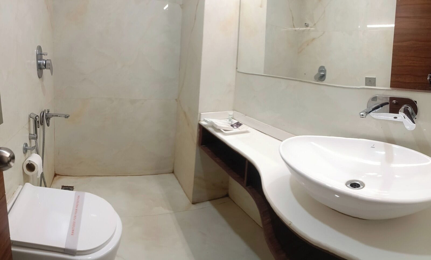 Bathroom, Kingston House Vibhutikhand, Lucknow