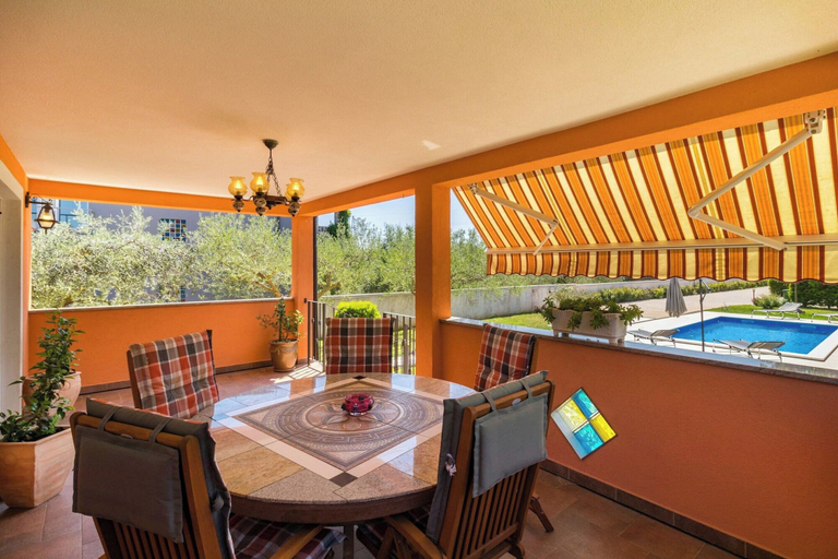 Outdoor dining 3, Lovely Family Bungalow With Private Pool, Pula