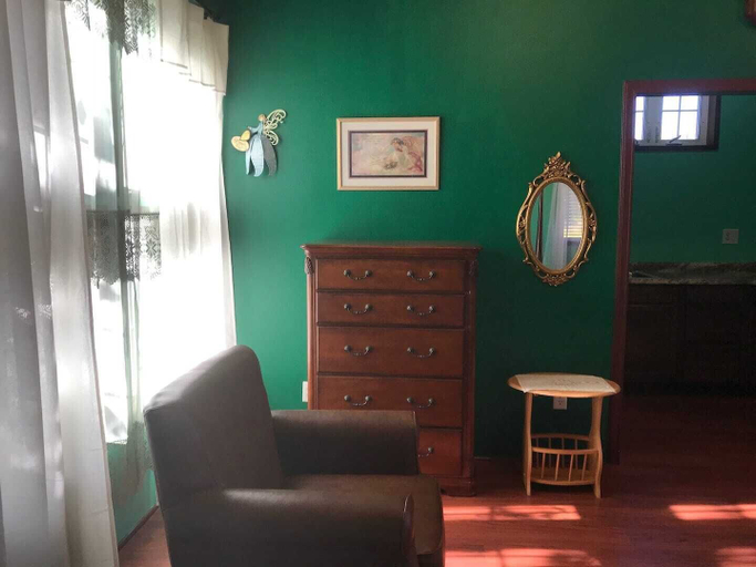 Room 4, The Orchard Suite in Shady Cove, Jackson