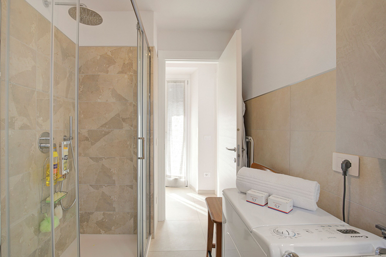Bathroom 2, Ornavasso Apartments, Verbano-Cusio-Ossola