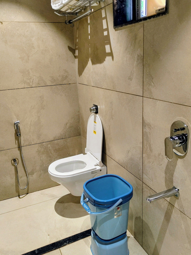 Bathroom 5, Kubo by Convivial Hotels, Raipur