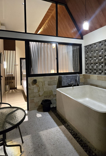 bathroom 4