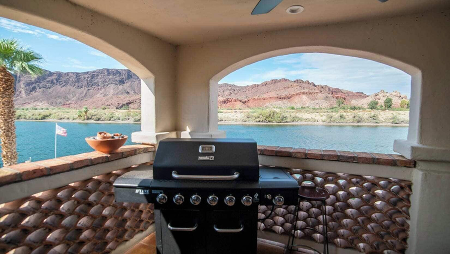 Interior 5, Gorgeous Hacienda on the River! Private Dock!, San Bernardino
