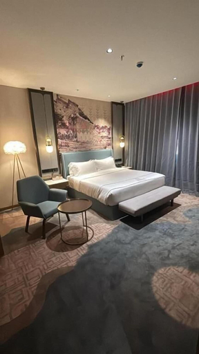 Room 5, Golden New Hotel
