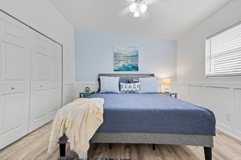 Room 5, Walk to the Beach Pets OK Waterfront King Bed, Pinellas