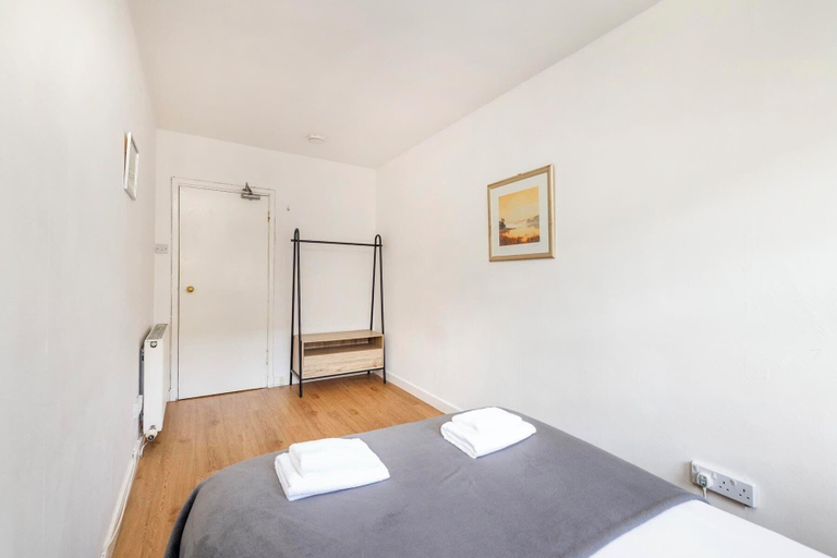 Bedroom 4, Charming City Apartment on Royal Mile, Edinburgh