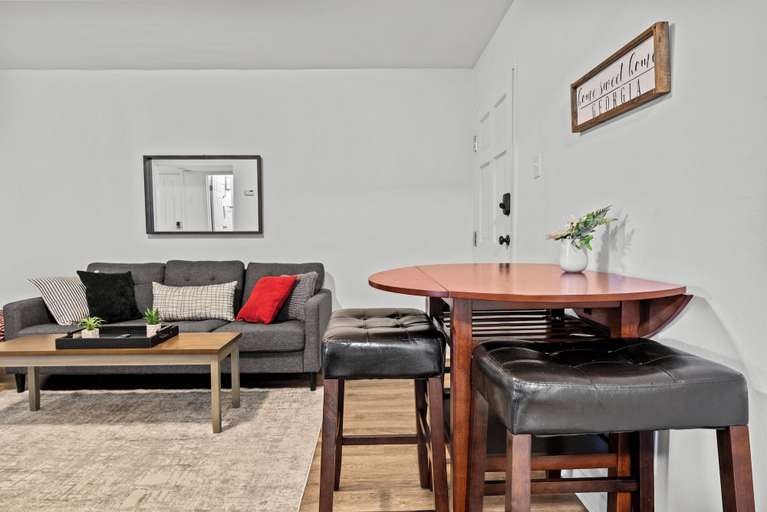 Interior 3, Classic City Getaway at Stadium Village, Clarke