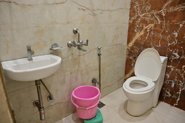 Bathroom 3, Hotel Siddhi Vinayak Varanasi, Varanasi