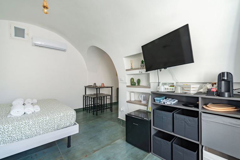 Bedroom 3, Tresor, Bari