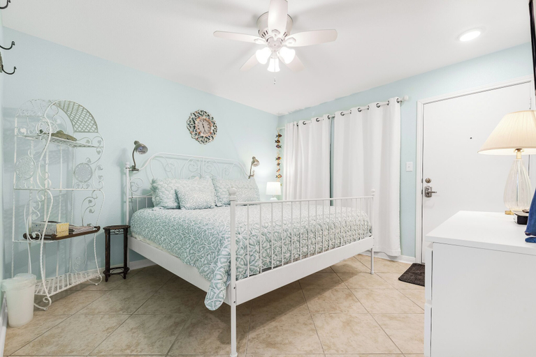 Interior 5, Sunrise Villa 105 - Boardwalk TO THE Beach, Nueces