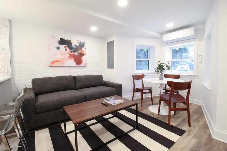 Primary image, DCs Doorstep - Family Friendly 2 bed Cap Hill Apt, Washington D.C.