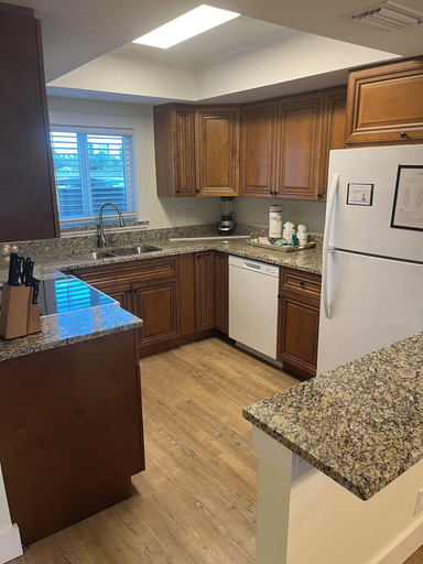Private kitchen 5, Tropical Sands Resort, Lee