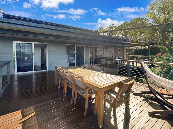 Outdoor dining 3, Fab 3-bed Stay With Great Outdoors & Water Views, Eurobodalla