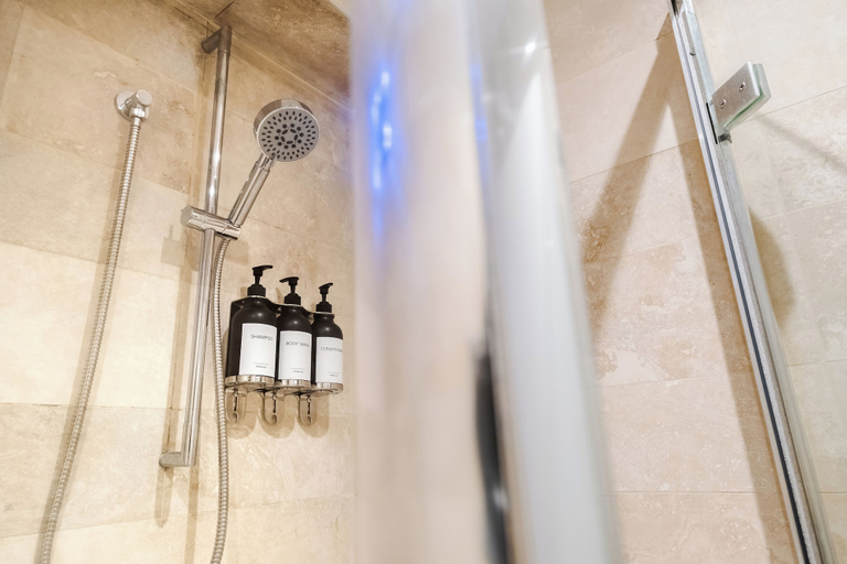 Bathroom 3, LONDONERS│Marble Arch Serviced Apartments, London