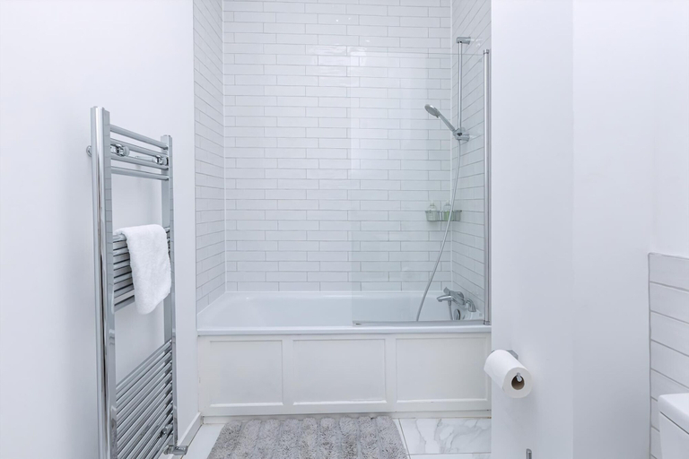 Bathroom 2, Stylish Three-bed Flat in Marylebone, London