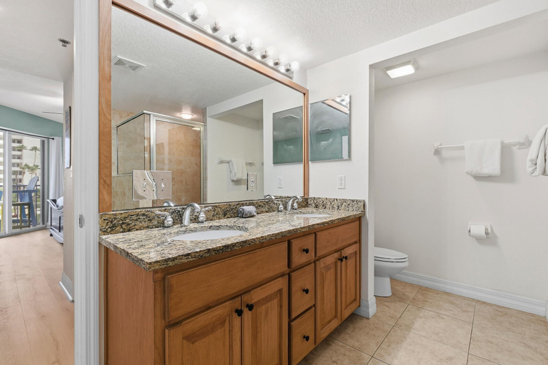 Bathroom 4, Oceanwalk 13-404, Volusia