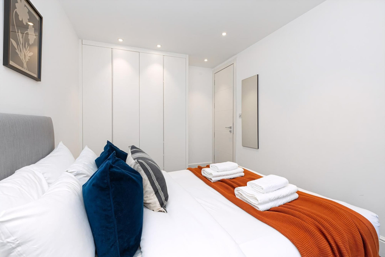 Bedroom 2, Modern Flat, Steps From Oxford Street!, London