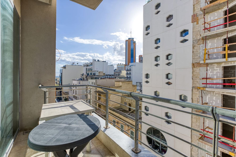 Room 3, Central Paceville Apartment Nightlife Beach, St Julian's