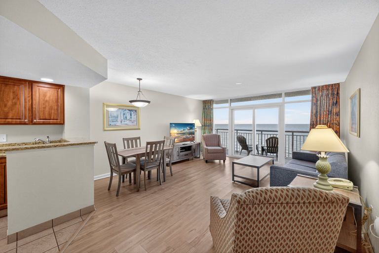 Interior 4, Atlantica 854, Horry