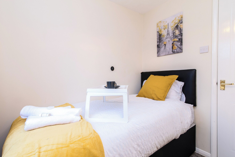 Room 2, Coventry 3bedroom With Private Garden & Parking, Coventry