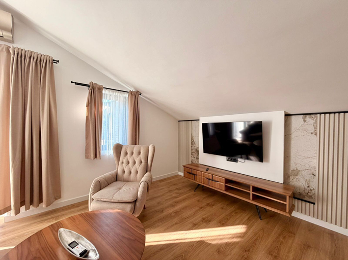 Living area 5, Lunamare Apartments
