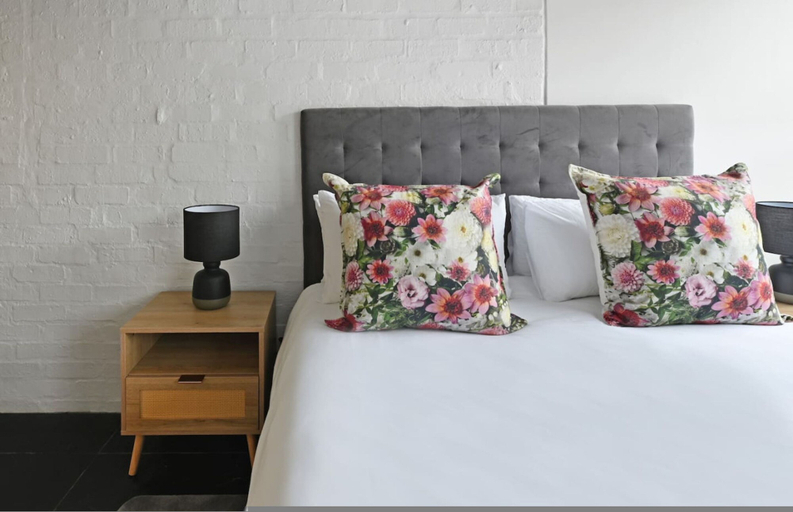 Room 3, Modern 2-bed Bantry Bay 100m to Beach Ocean Bliss, City of Cape Town