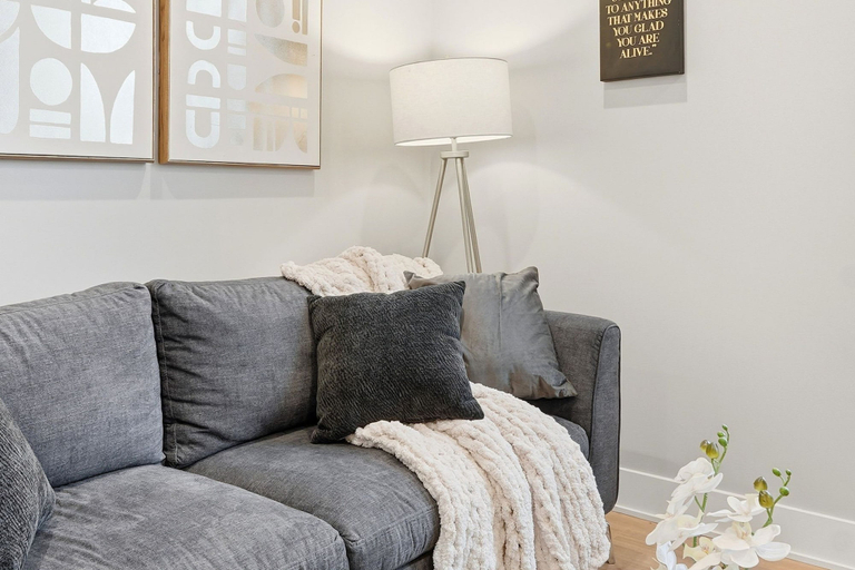 Room 2, Comfy Condo - Gym Free Parking & Modern Amenities, Cook