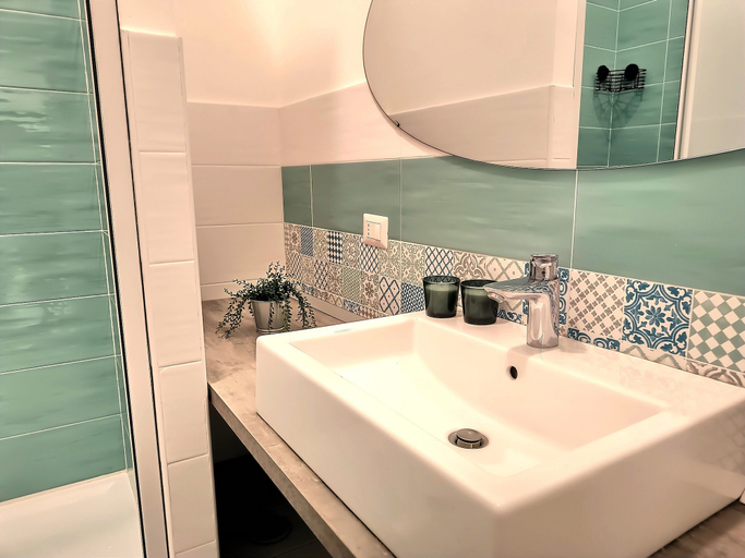 Bathroom 4, Pansini Ruggiero's Apartaments, Napoli