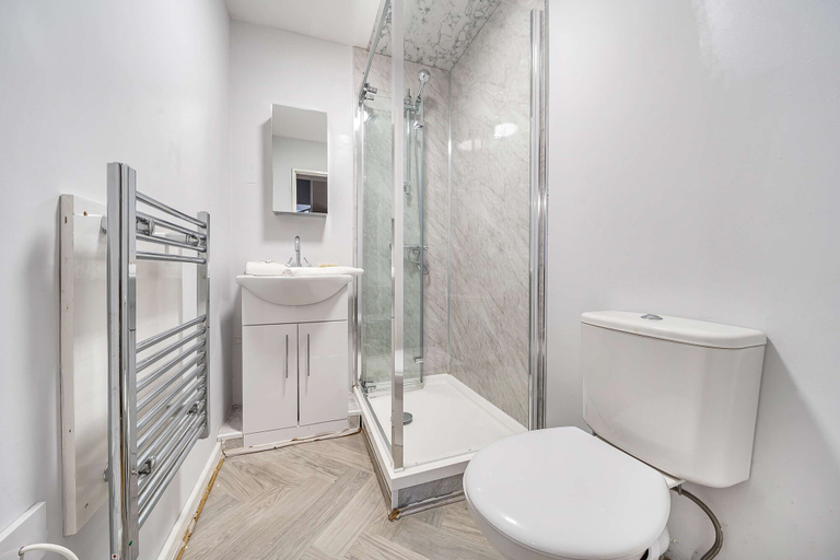 Room 3, Host Stay Apartment 8 Stanley Street, Sefton