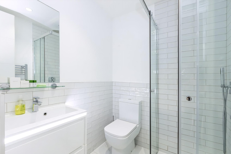 Bathroom, Stylish Studio Retreat in Trendy Marylebone, London