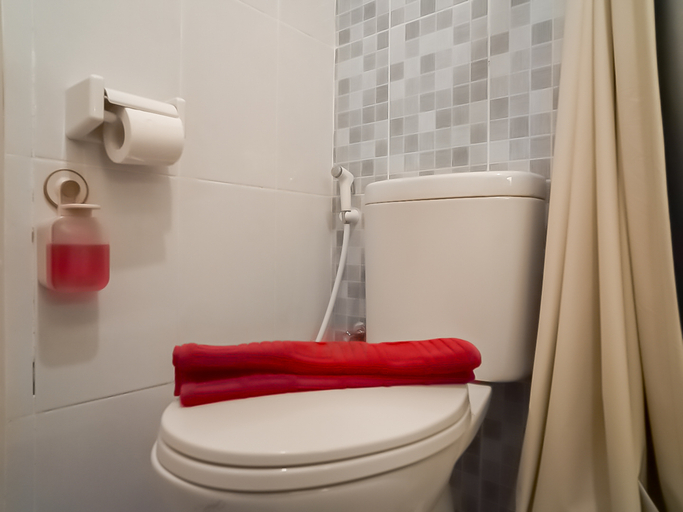 Bathroom 5, 2BR Apartment at Tokyo Riverside PIK 2 near NICE By Travelio, Tangerang