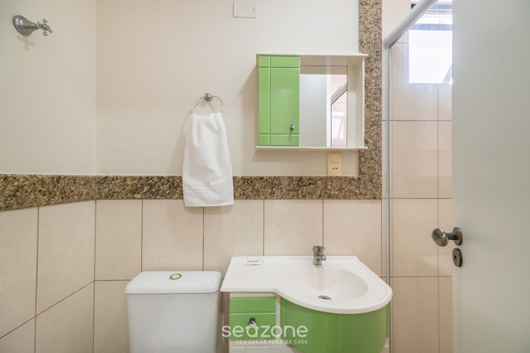 Bathroom 5, Building on the Beachfront in BC - Esas, Balneário Arroio do Silva
