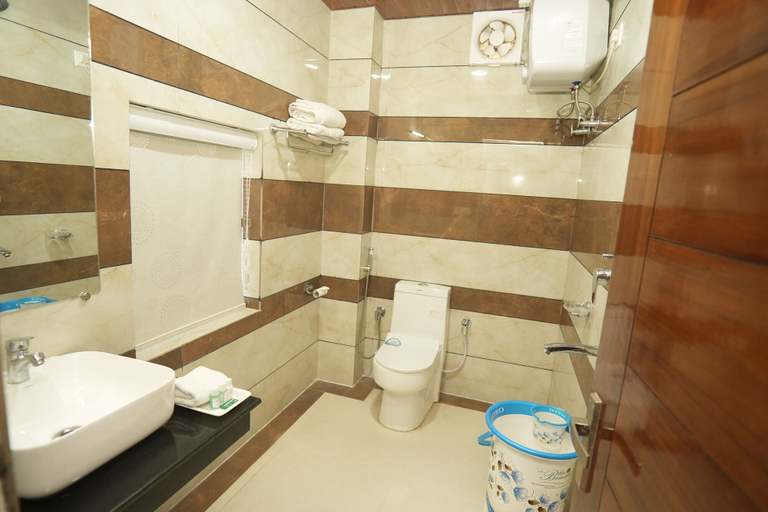 Bathroom 5, The Radiance, Shimla
