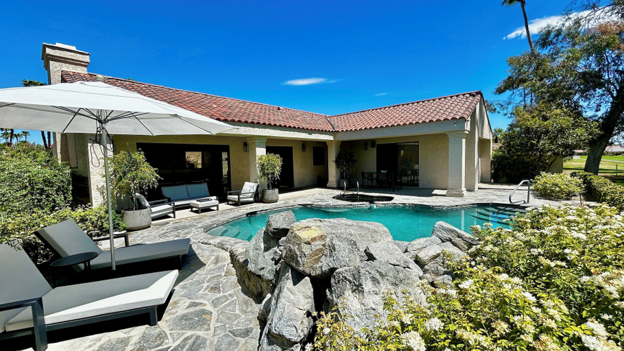 Primary image, Luxe Living, Riverside