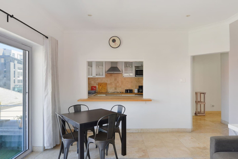 Room 3, Charming 2-bed Sea Point Retreat Mountain Views, City of Cape Town