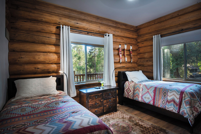 Interior 3, The Mini Cabin, Mariposa