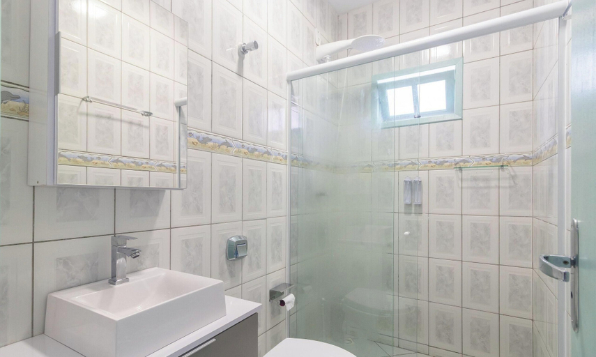 Bathroom 4, Apartment 2 Bedrooms 650 m From the Beach Ben0006, Florianopolis