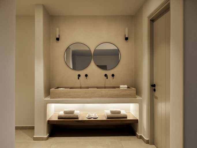 Bathroom 4, Ark, South Aegean