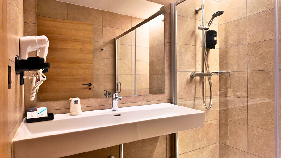 Bathroom 4, Hotel Catanies