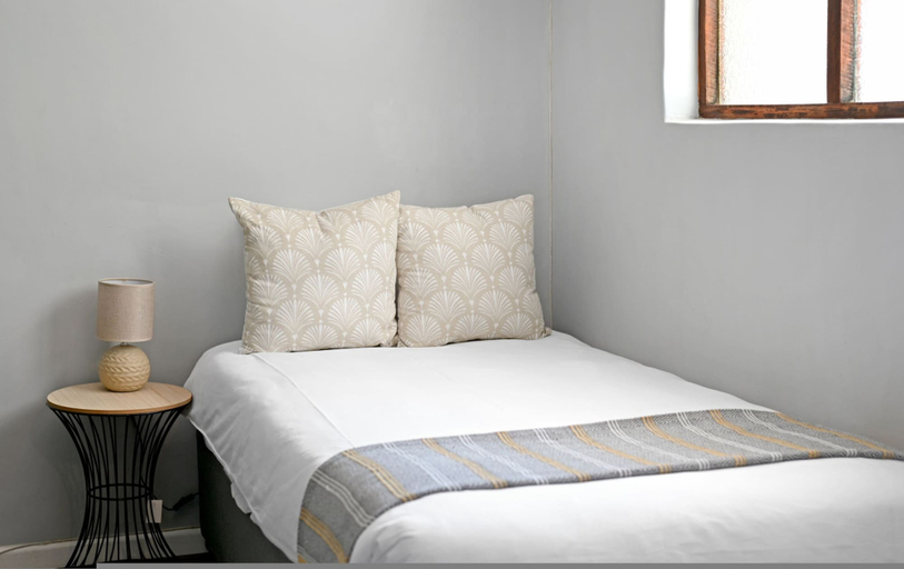 Room 4, Modern Two Bed Central Green Point Stadium, City of Cape Town