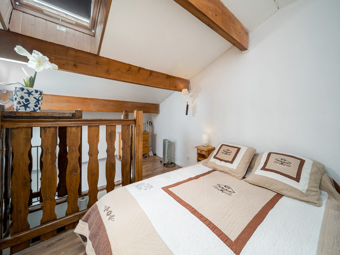 Room 2, Modern Alpine Apartment in La Foux, Alpes-de-Haute-Provence