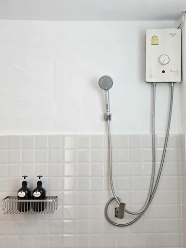 Bathroom 3, Benjaporn Bungalow, Koh Si Chang