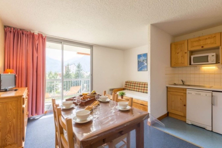 Living room 5, Snowy Escape With a View, Isère