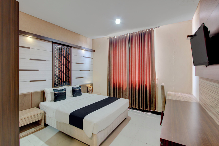 Room 2, Collection O near Stadion Manahan, Solo