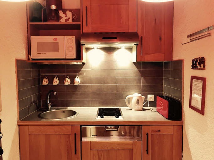 Private kitchen 2, Cozy Ski Apartment with Balcony, Isère